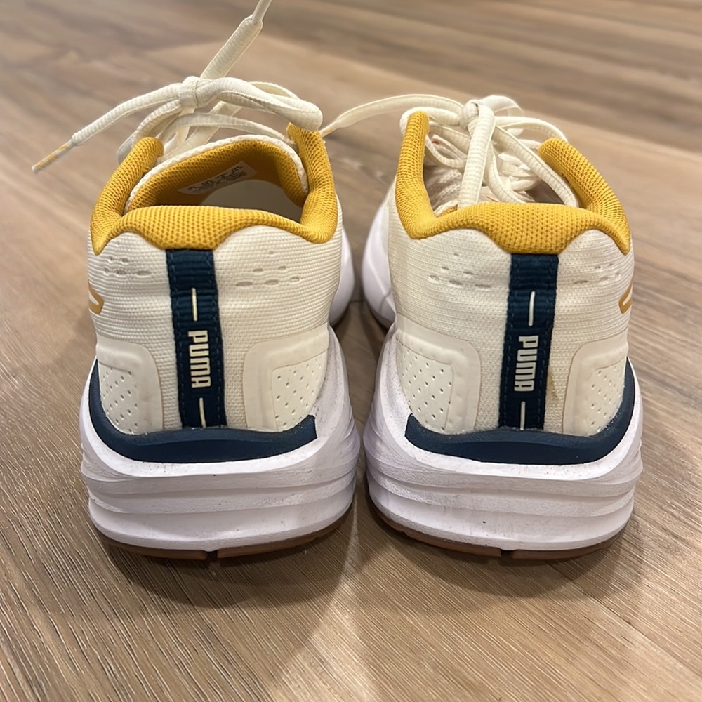 Puma Running Shoe - Picture 3 of 6